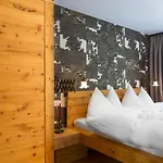 Black Pearl * Saas-Fee